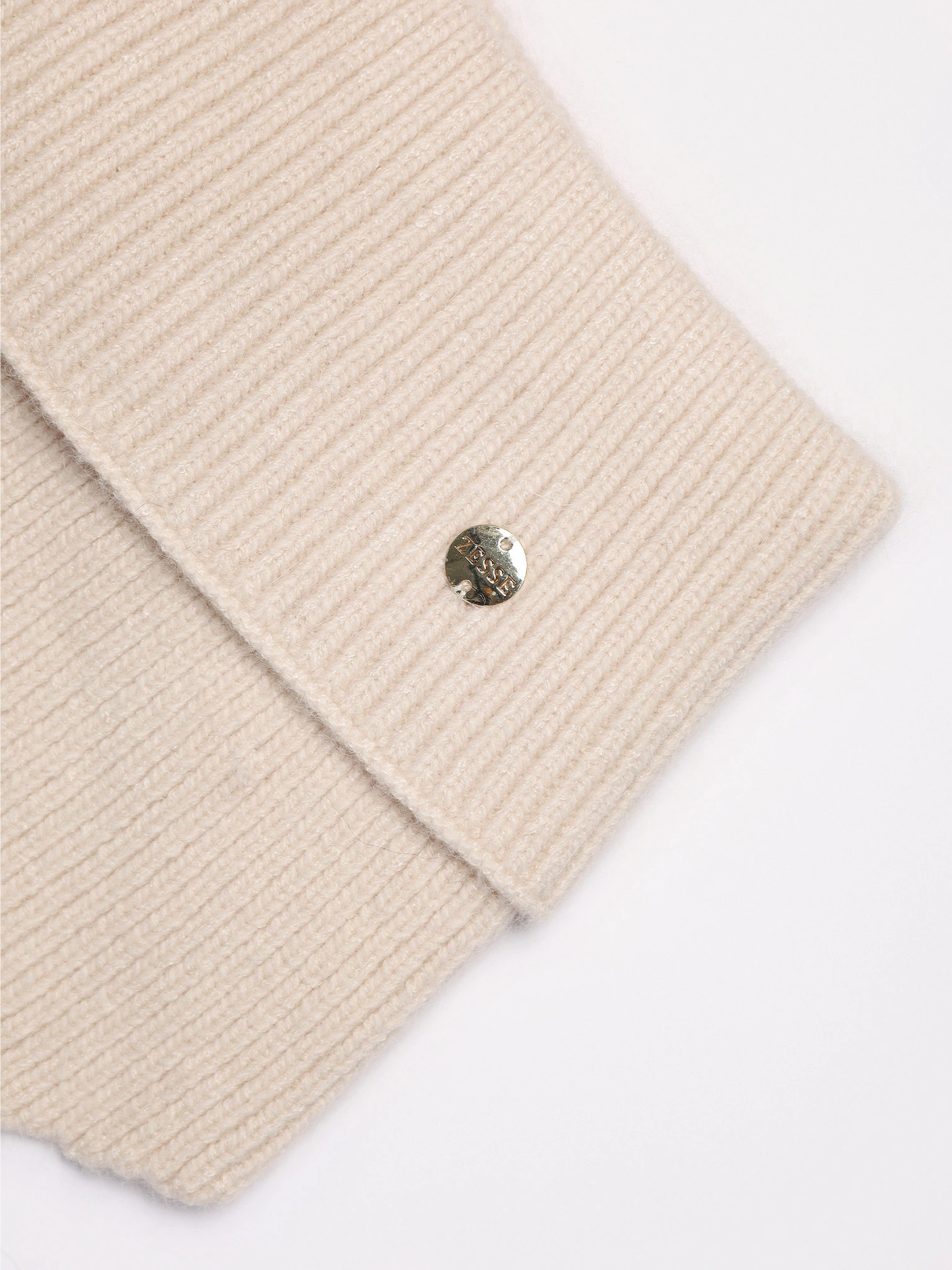 Шарф-манишка с декоративной нашивкой в ассортименте